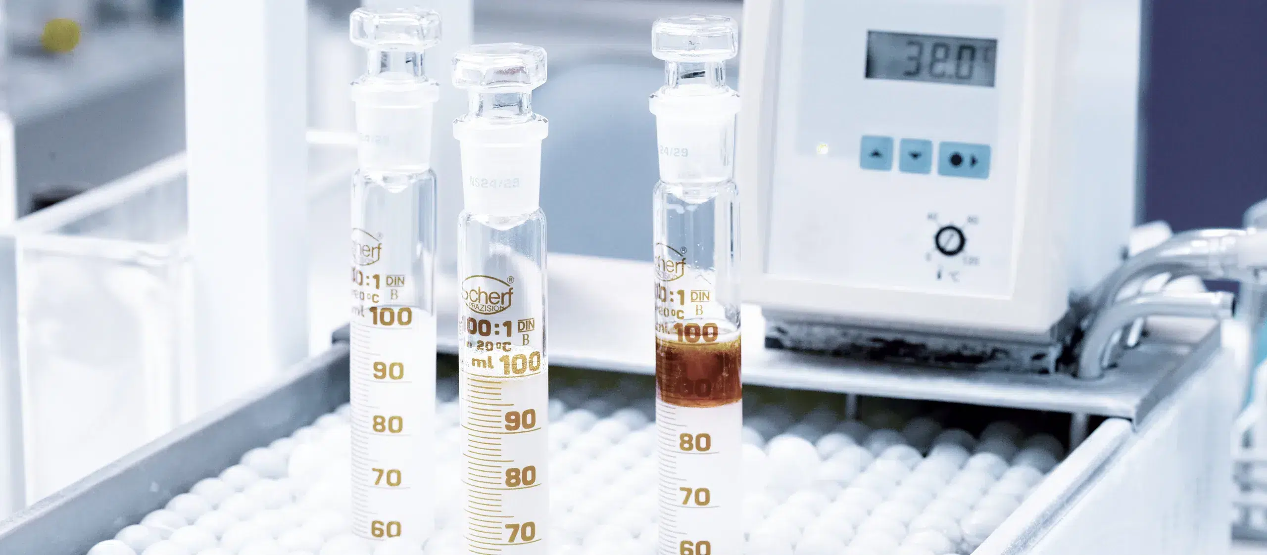The process of oil separation in the Lab with our products.