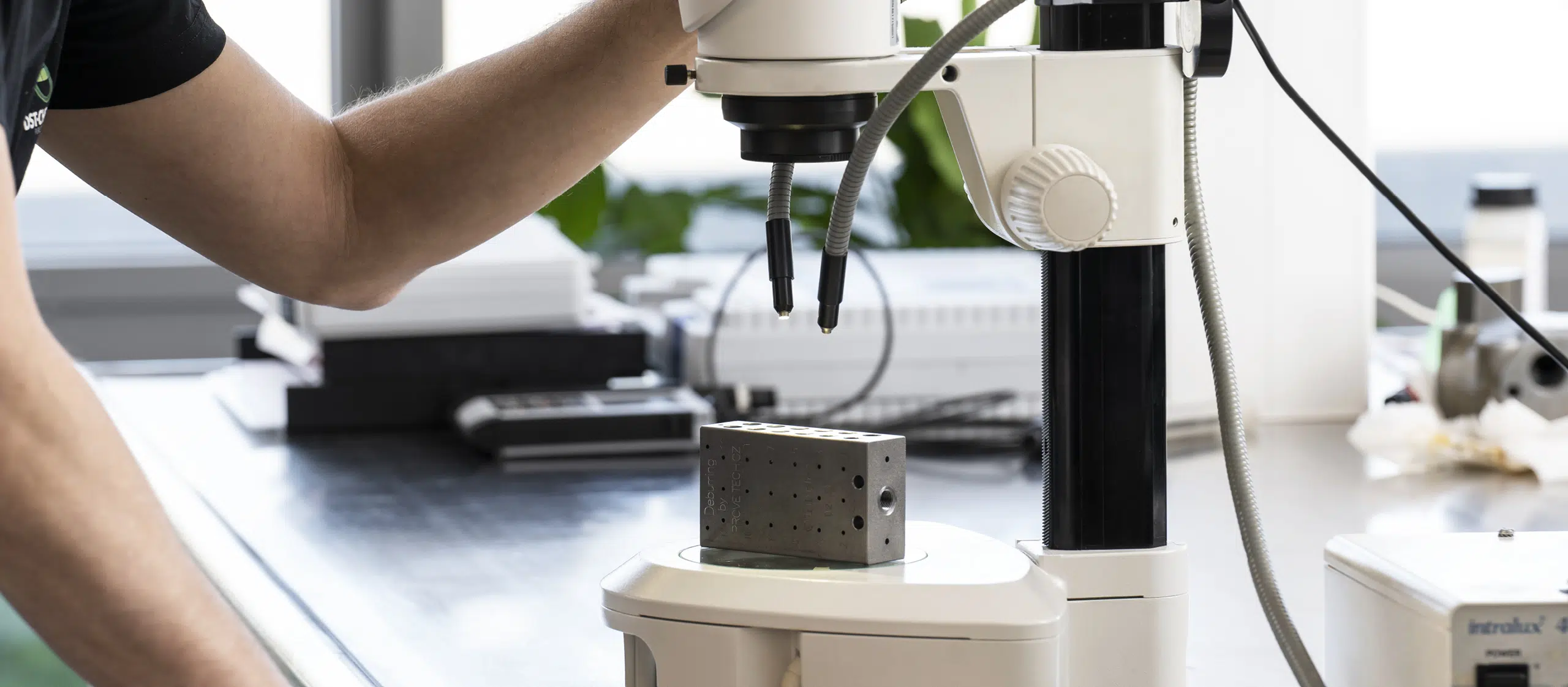 DST-CHEMICALS Tips techniques and tools for deburring aluminium