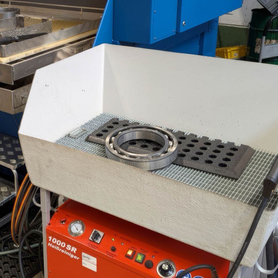 DST-Chemicals productline DST-DEGREEZ being used by our client Sumitomo Drive Technologies in our recent business case study